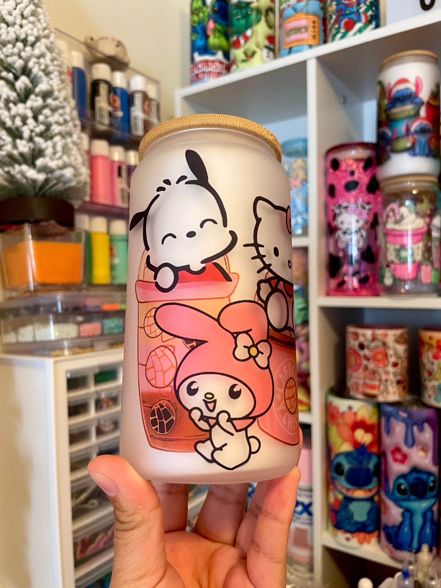 Cafecito y chisme with HelloKitty & friends Can glass 16oz.