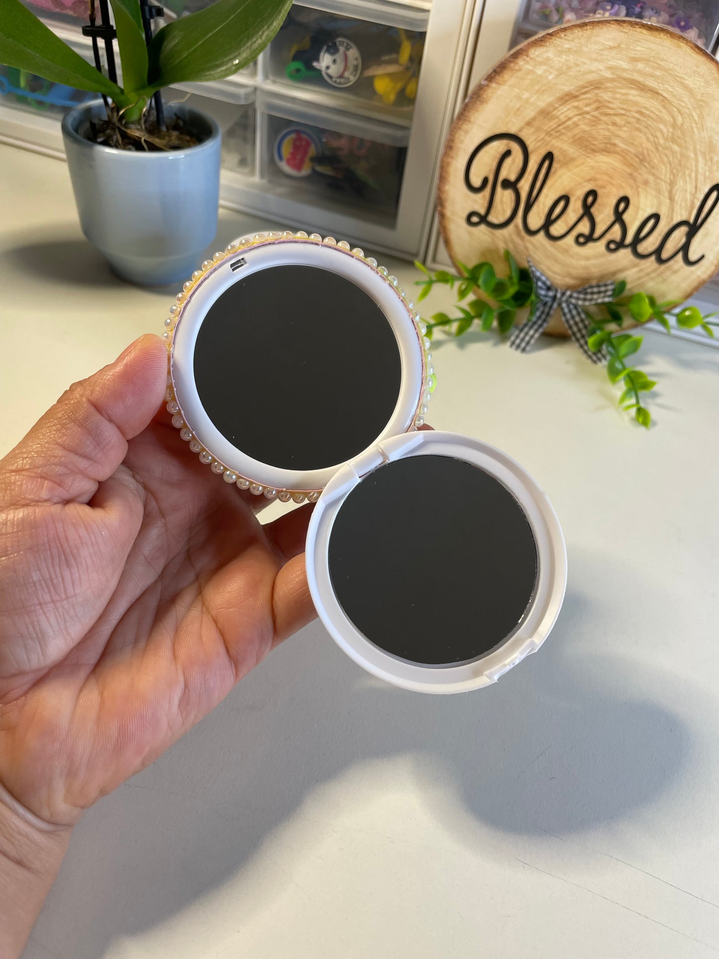 Pocket mirror